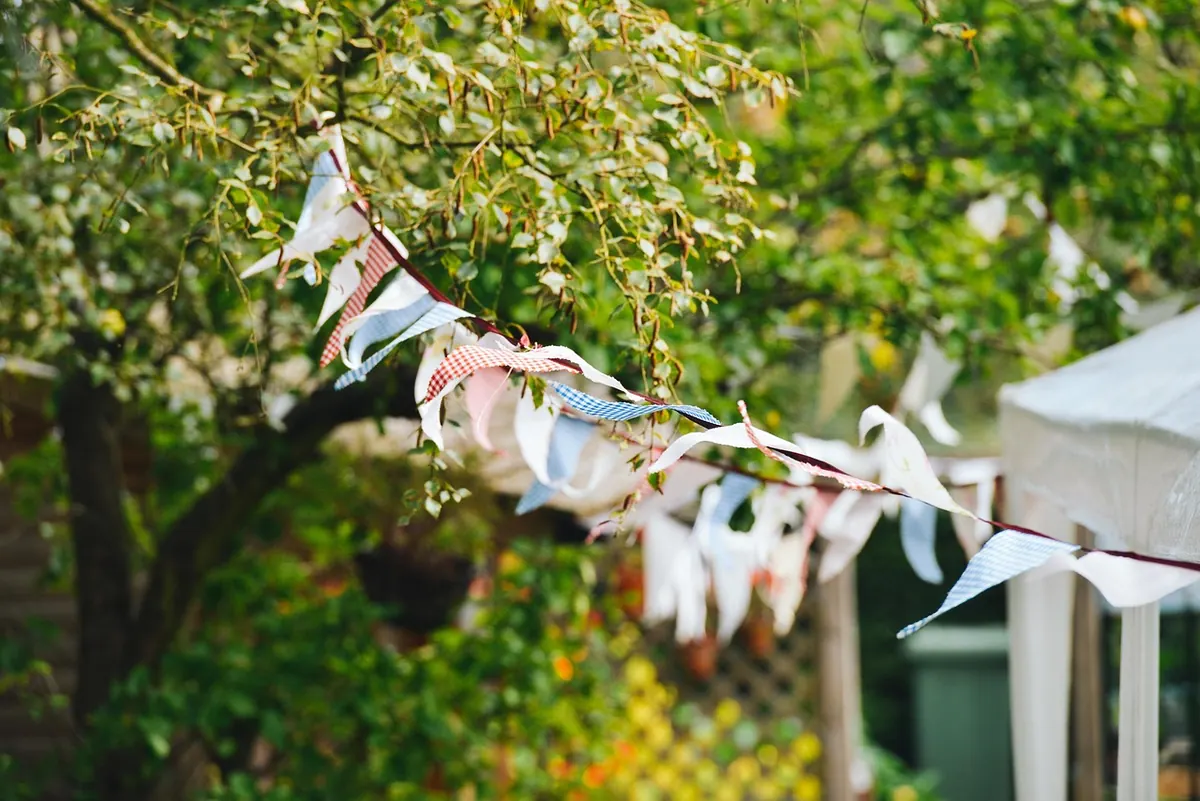 Beginner's Guide to Buying Weather-Resistant Garden Flags